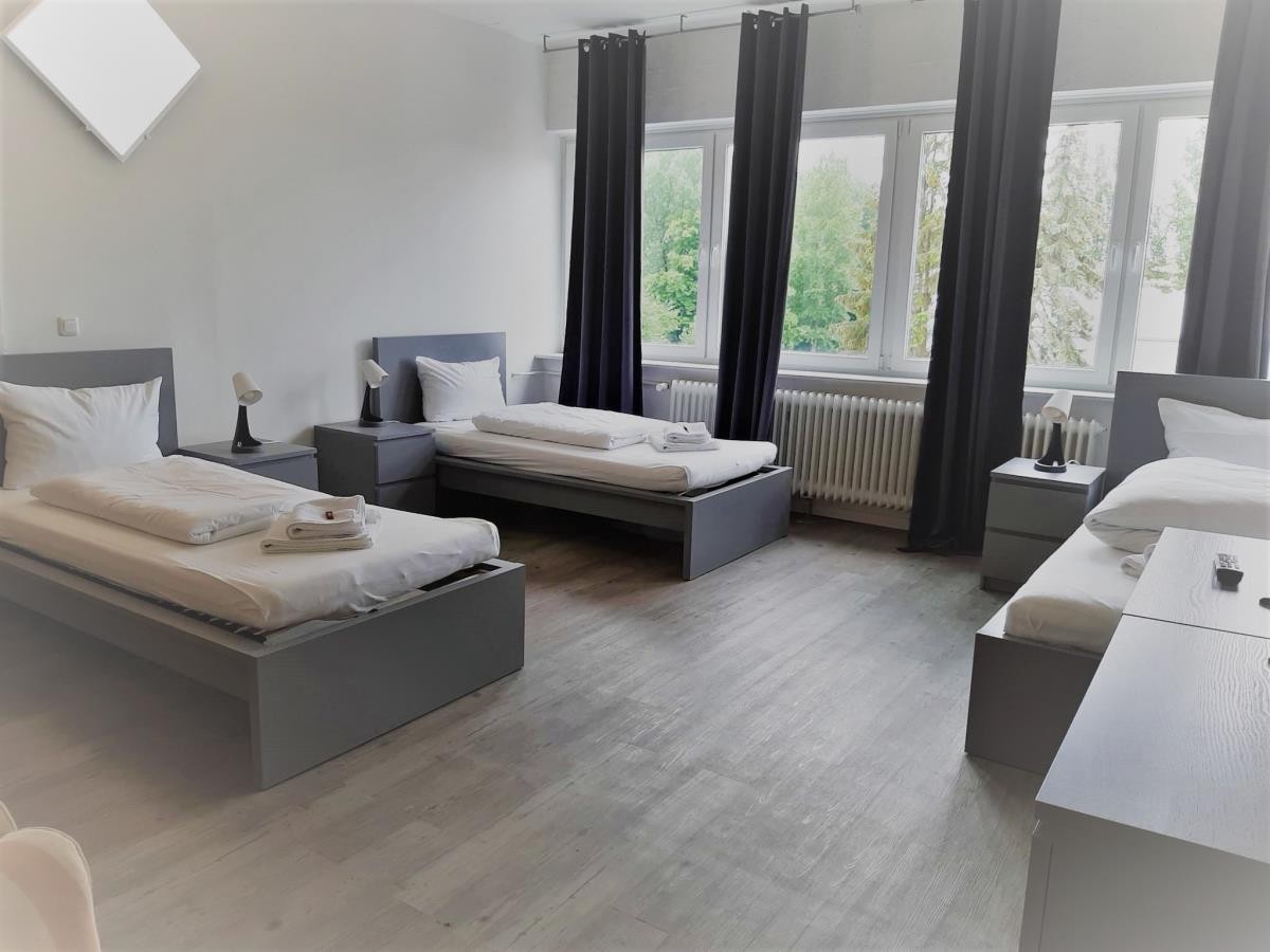 BOLA · 3 EINZELBETTEN · NR. 8
