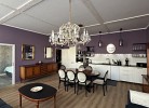 Großzügiger Wohn- und Essbereich mit Designküche
