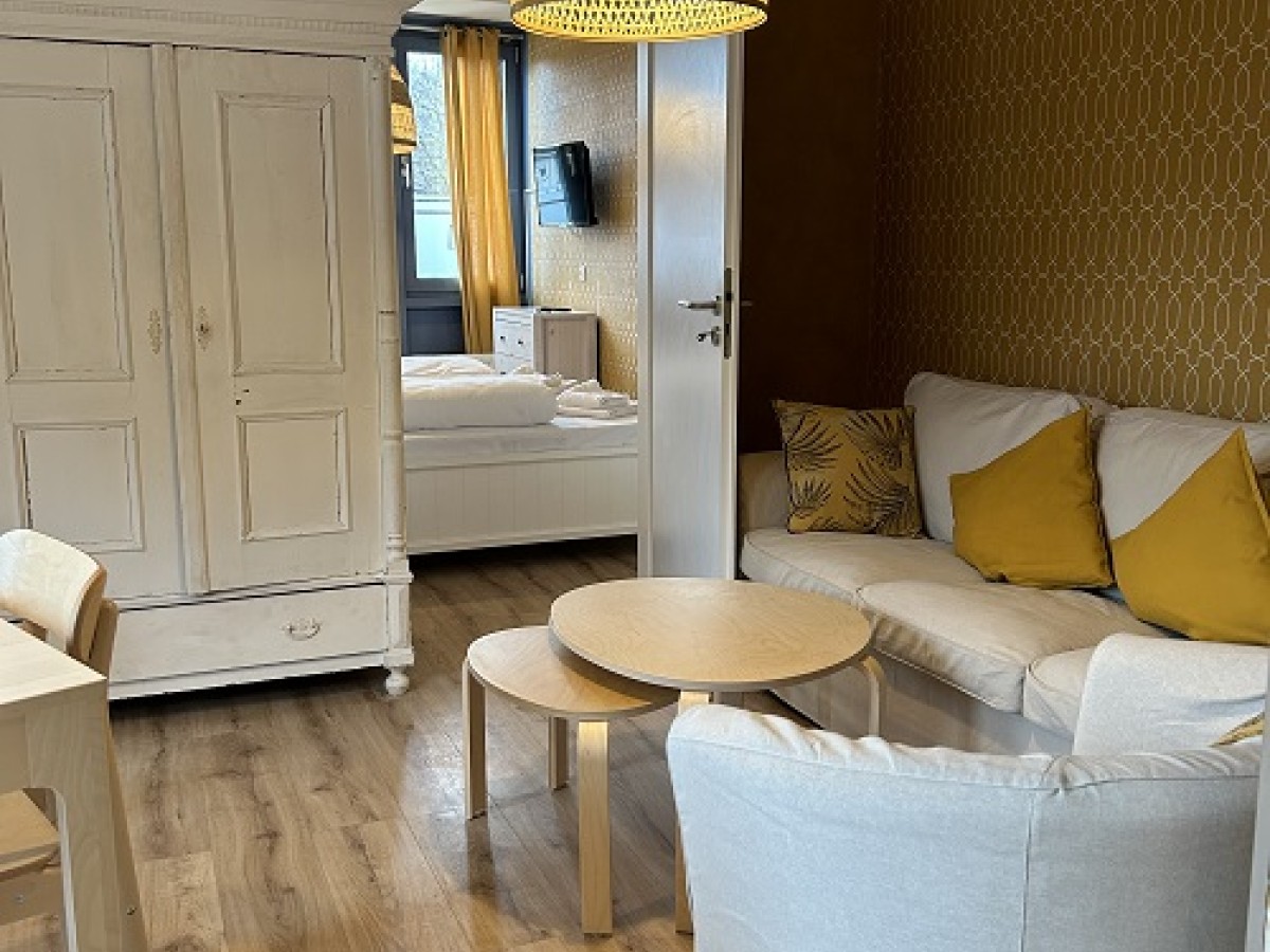 BOLA · MIT BALKON & PARKPLATZ, 2 SZ · NR. 50A